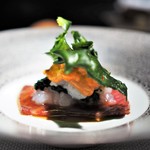 エクアトゥール - 和牛ざぶとん　白エビ　米のピュレ　雲丹　海苔のチップス