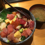 鮮魚・お食事処 山正 - 山正丼 950円