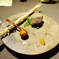 茶禅華 - 小鳩　胸肉　台湾香辛料《馬告》焼き　腿肉　五香脆皮仕立て
