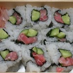 春寿司 - 逆巻き（大トロとキュウリ巻き）