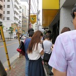 DEN - 土曜の12時でこの行列