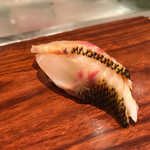 匠　達広 - いさきの握り 皮が炙ってあってめちゃくちゃ美味かった