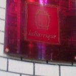 この小さな四角い看板が目印