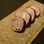 茶禅華 - 鶏腿肉の黒胡椒焼き