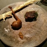 茶禅華 - 小鳩　胸肉　台湾香辛料《馬告》焼き　腿肉　五香脆皮仕立て