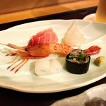 鮨 波やし - イワシと胡瓜の海苔巻き、牡丹海老、イカ