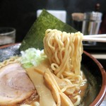 六伍郎 - 煮干しが絡む中太麺