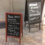 チーズとお肉の研究所 岐阜チーズラボ  - 看板