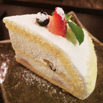 うつわcafeと手作り雑貨の店 ゆう - デザートは特濃ミルクのズコットに。
      生地がふわふわで、中のクリームにはバナナと
      チョコチップ入ってるよ。甘さ控えめで美味しい～♪