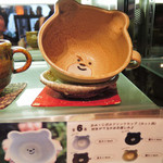 うつわcafeと手作り雑貨の店 ゆう - ちびつぬは、お店人気NO1のこちらの器、
      おみくじ・たいmon君カップに。何色のカップになるのかは
      あとのお楽しみなんだって。
      