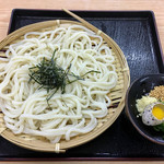 きたのうどん - 真四角のお盆珍しいね？
      ざるうどん400円