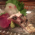 なん天 - お刺身（まごち昆布シメ、ハマチ、鰆の焼き霜造り）