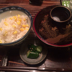 なん天 - シメのとうもろこしご飯、味噌汁、漬物