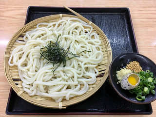 きたのうどん - 真四角のお盆珍しいね？
ざるうどん400円