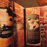 バー クラスター - アブサンって水で割るのが一般的だけど、ストレートでチビチビ行くのが正解なんじゃないかと【2017年7月】