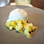 イチリン ハナレ - 杏仁豆腐のエスプーマ　パイナップルのソルベ