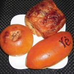 ブーランジェリー レコルト 神戸店 rond point - ミルキークリームパン 140円、あんもちデニッシュ 180円、きみあんクルミもち 160円