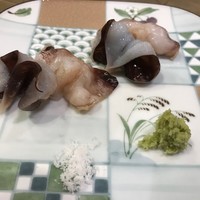 照寿司 - 寝かしたトリ貝と新鮮なトリ貝