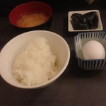 Nikugura Debu - ライス・味噌汁・茄子のおひたし・生卵