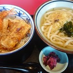 木村屋 - 天丼セット、うどんは大盛(税込890円)(2017.7)