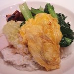 避風塘 みやざわ - チャーシュー、蒸し鶏青菜のせご飯