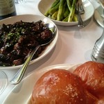 Abe & Louie's - パン、アスパラのソテー、キノコのソテー