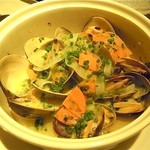 ワインクラブ・ラ・タブレ - 蛤と浅蜊のワイン蒸し