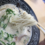 ぎょらん亭 - 粘度のあるスープなので、麺とのからみはもちろんバッチリ。