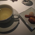 レストラン・ジョルジュマルソー - ハーブティーと小菓子