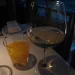 レストラン・ジョルジュマルソー - グラスワイン白とオレンジジュース