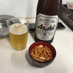 Matsufuji - 瓶ビールとお通しの柿ピー