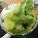 和かふぇ　葉楽Koto - 抹茶ソフトの下にはバニラアイスと抹茶ゼリーが