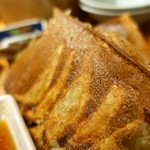 樽八 - 餃子のハネがスゴイ！