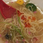 フスマにかけろ 中崎壱丁 中崎商店會1-6-18号ラーメン - THE TEIGAKU～冷やしかけそば～-海老オイル投入