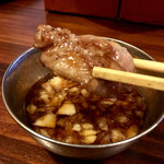 ホルモン青木 - えんがわはポン酢（鬼おろし）で