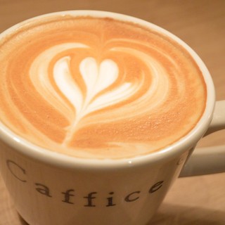 コーヒー生豆を店内で自家焙煎