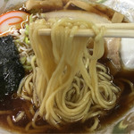 特一 - 麺もこれまた低加水。ここはストレート麺。富山じゃ珍しいな。これも俺は好きな麺だ。被るな〜〜〜