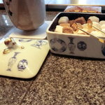 佐賀牛 季楽 銀座  - 深川製磁のジュエリボックスが角砂糖入れ