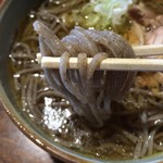 武兵エそば - 蕎麦殻の黒点ザラッと感　透き通り感