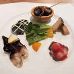 1】前菜:鳥貝 エリンギ 蛸梅肉和え 剣先イカ苔巻き バイ貝(8000円コース/2017.6月)