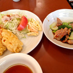 レストランZOO - ある日のランチメニュー(¥800)
                                海老の重ね天ぷら&とりももとMy畑チンゲン菜ちょい煮
                                これにごはんと味噌汁が付いて¥800は素晴らしいCPの高さである。