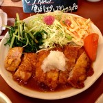 レストランZOO - ある日のランチメニュー(¥800)から
豚ロース大根ステーキ
ママさん曰く、数多いメインメニューの中でも非常に人気の高い一品だそうだ。食べてみて納得の美味！必食の一皿である。