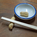 Taishuusakaba Saitou - 落花生を箸置きに（笑）