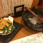 炭焼菜彩干物飯　紀州のしずく - とうもろこしの天ぷらとバチ割り焼酎