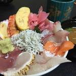 神東寿司 - これで500円。言うことありません、上はすぐに売り切れますね。。。