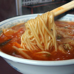 中華料理　孝司 - 味噌辛ちゃんぽん　麺リフト
