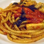 Torattoria Amazza - 春蕪のトマトとジェノバペースト，ブカティーニ