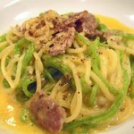 Torattoria Amazza - 自家製ソーセージのカルボナーラ，二色のスパゲティー