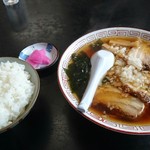 Houga - チャーシュー麺、ライス（漬物付き）