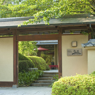 A calm inn located in a scenic location in Arashiyama.